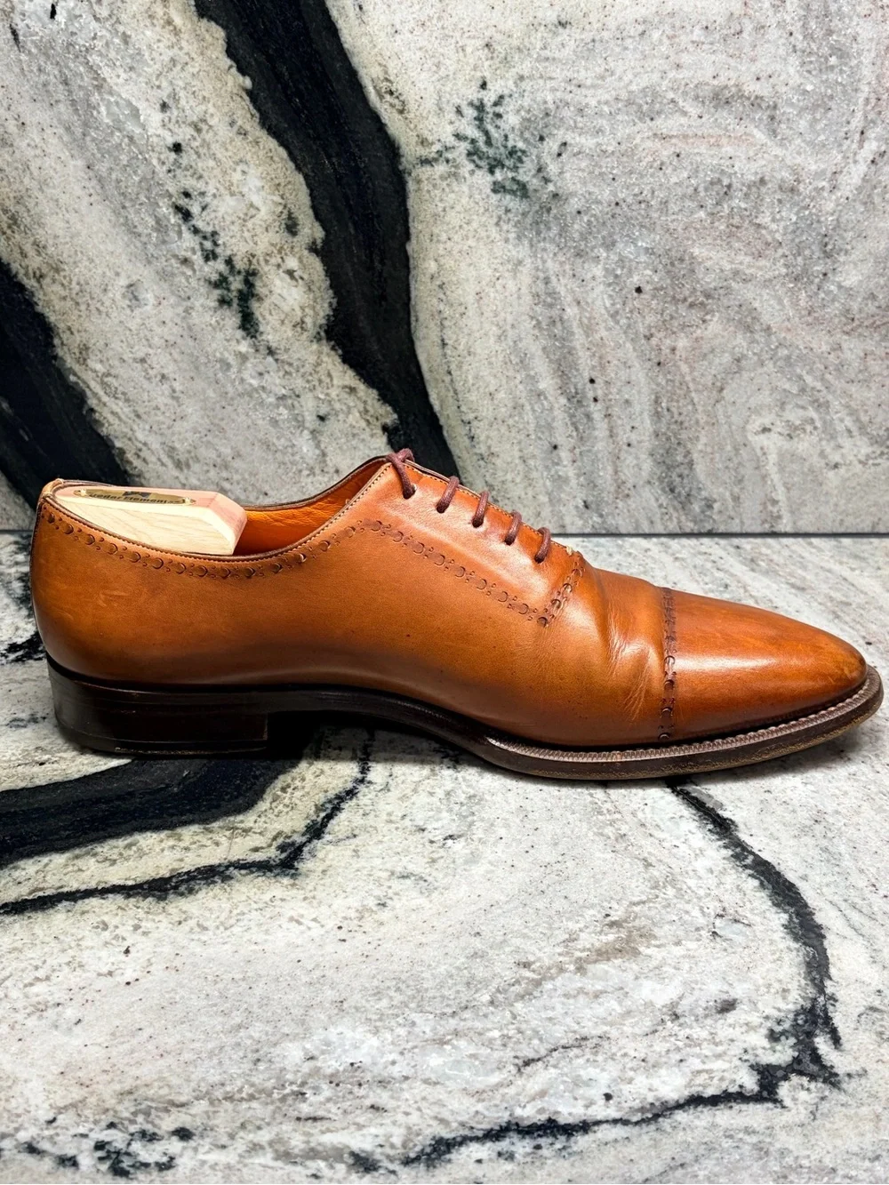 Santoni description stunning